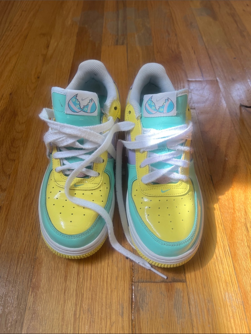 Nike Kids Low-Top Sneakers in Yellow & Teal